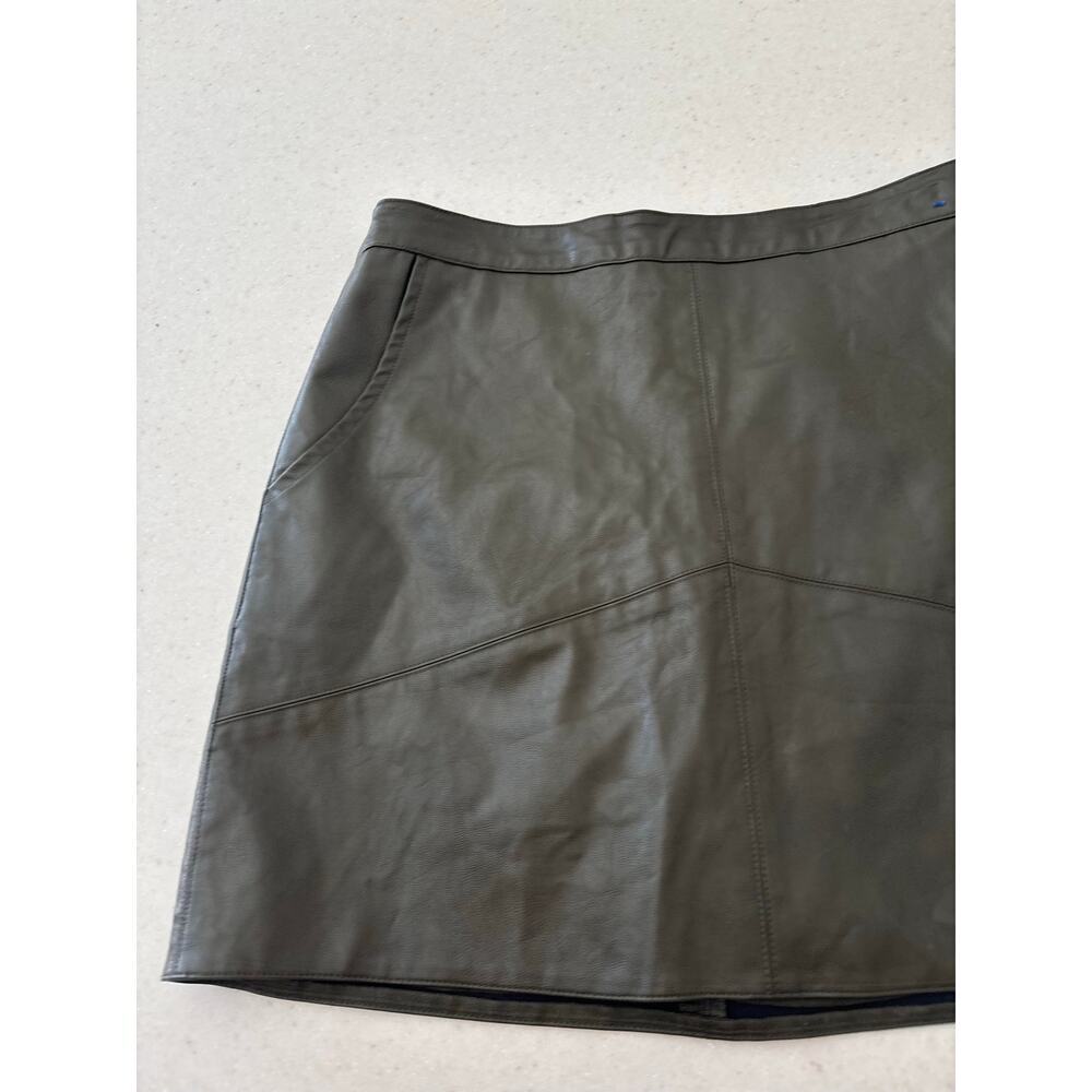 Harper Heritage Faux Leather Mini Skirt XS Olive Green A-Line Zip Back Pockets - Picture 7 of 13